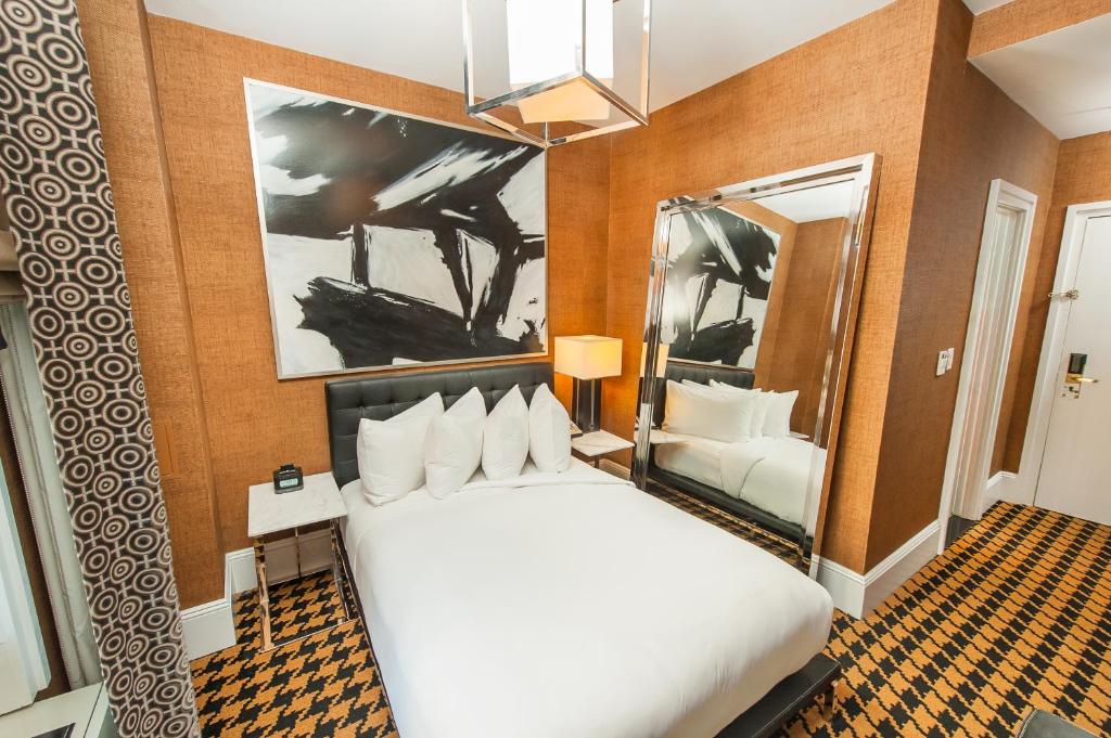 Ameritania at Times Square - Standard Double Room