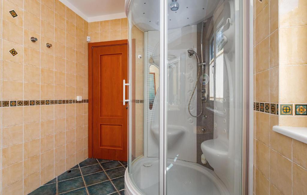 Kúpeľňa v ubytovaní Amazing Apartment In Moscenicka Draga