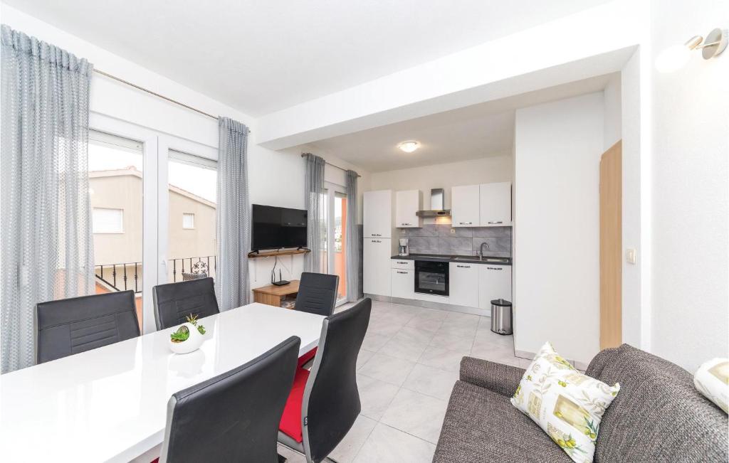 Two-Bedroom Apartment In Sevid