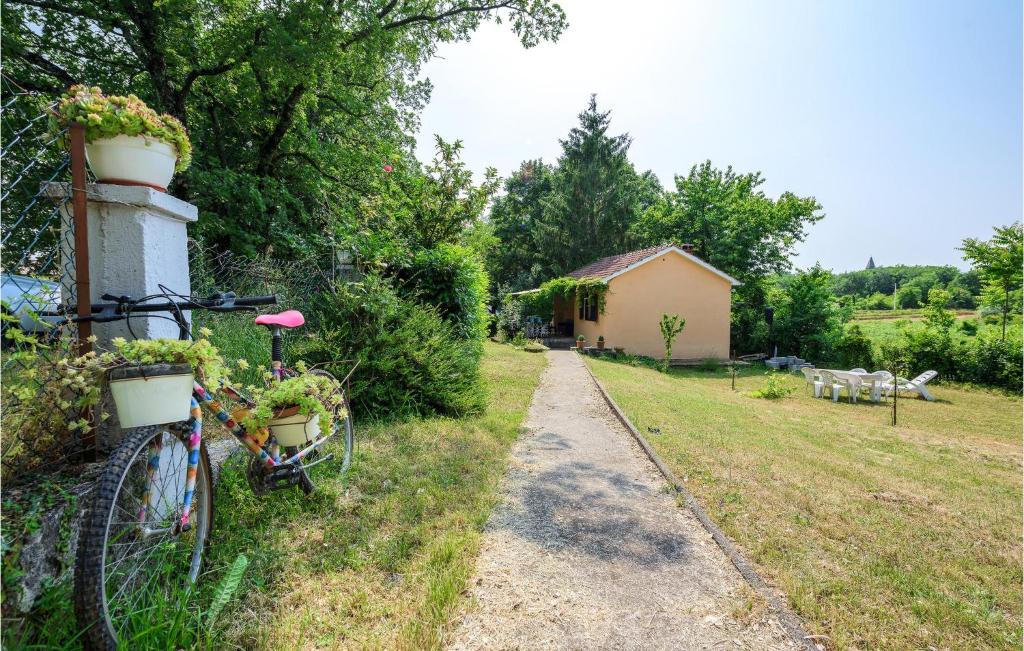 Vonkajšia záhrada v ubytovaní Beautiful Home In Muntrilj With Wifi