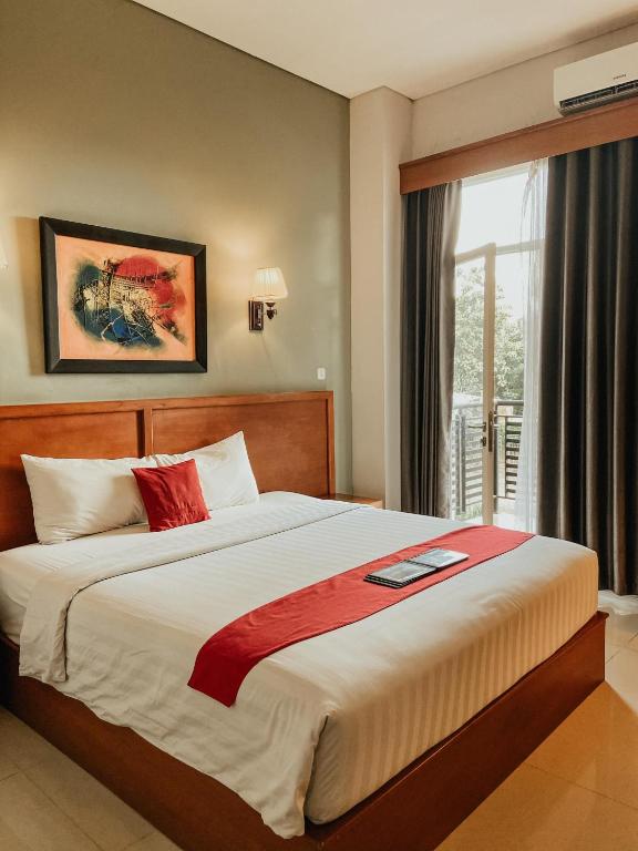 Postel nebo postele na pokoji v ubytování Prima SR Hotel & Convention Yogyakarta