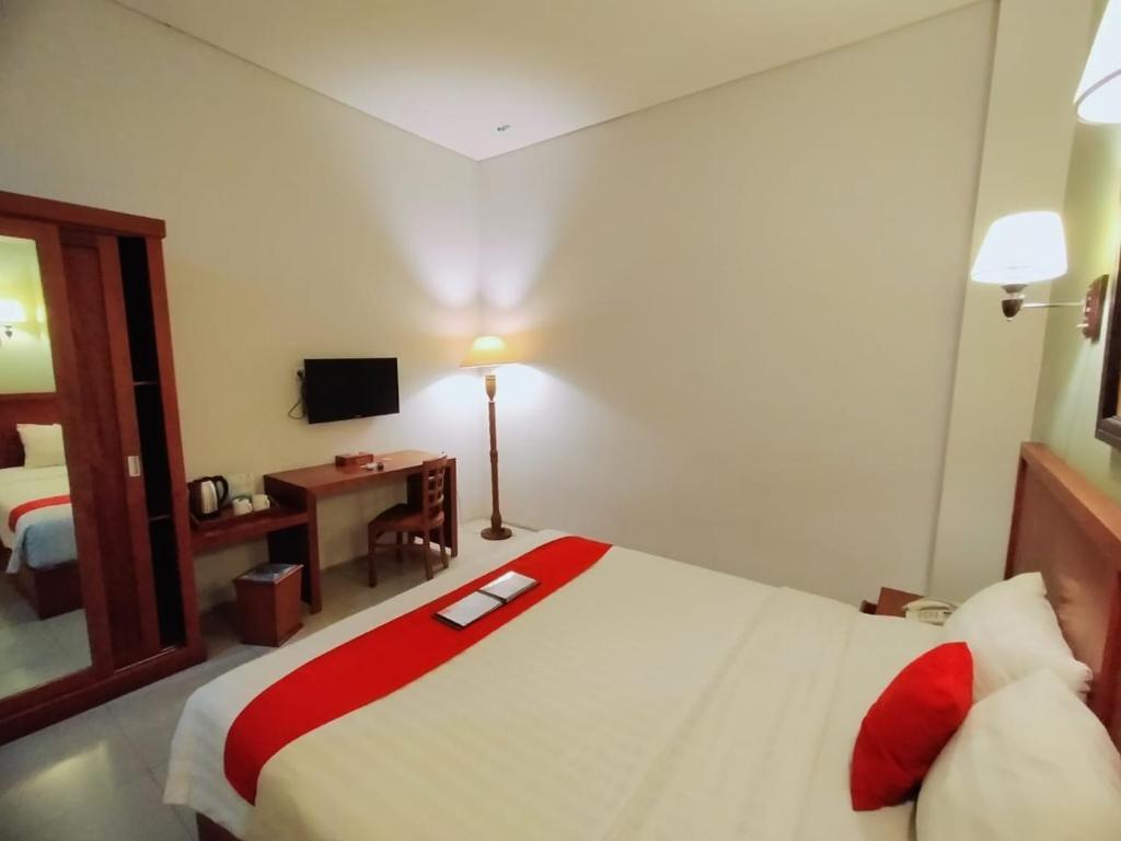 Postel nebo postele na pokoji v ubytování Prima SR Hotel & Convention Yogyakarta