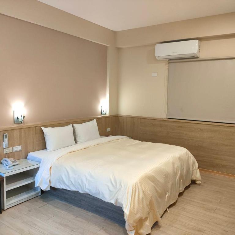 Postel nebo postele na pokoji v ubytování 溫沙堡汽車旅館 Windsor Castle Garden Motel
