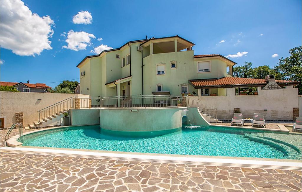 Lovely Apartment In Pula With Wifi