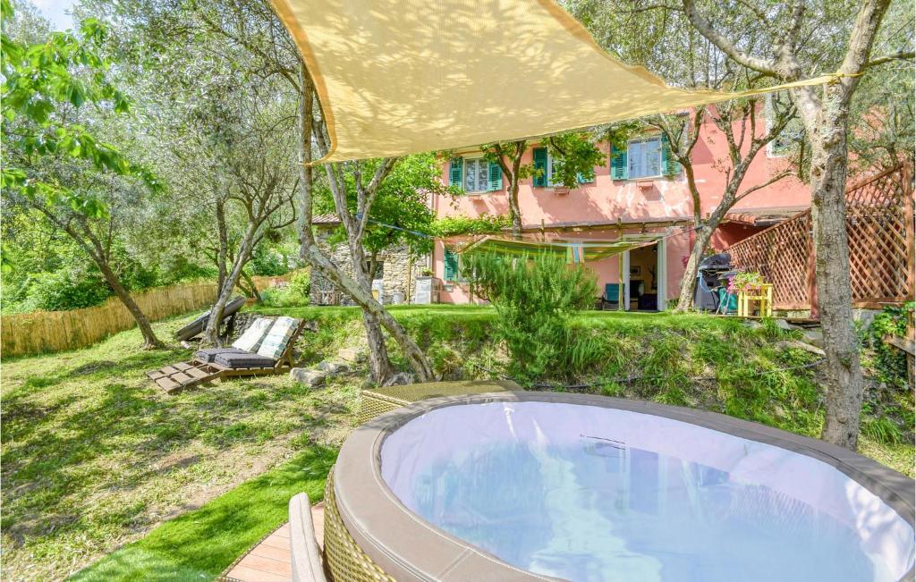A garden outside 3 Bedroom Gorgeous Home In Uscio