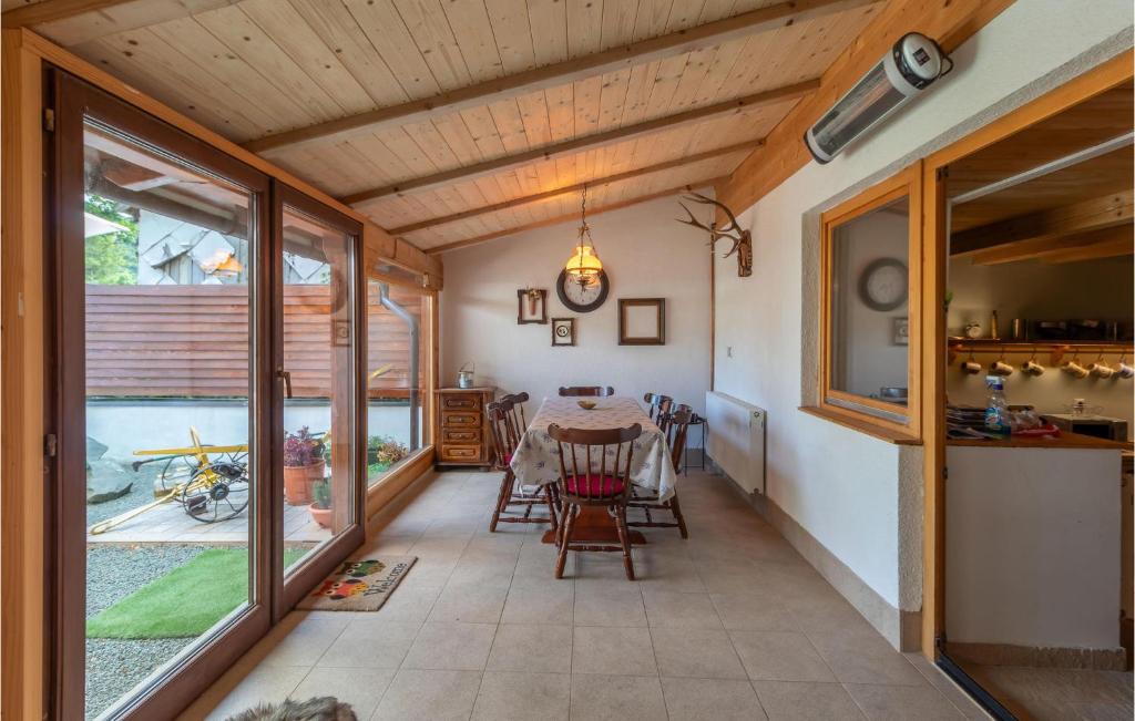 Fotografie z fotogalerie ubytování Cozy Home In Mrkopalj With Jacuzzi v destinaci Mrkopalj