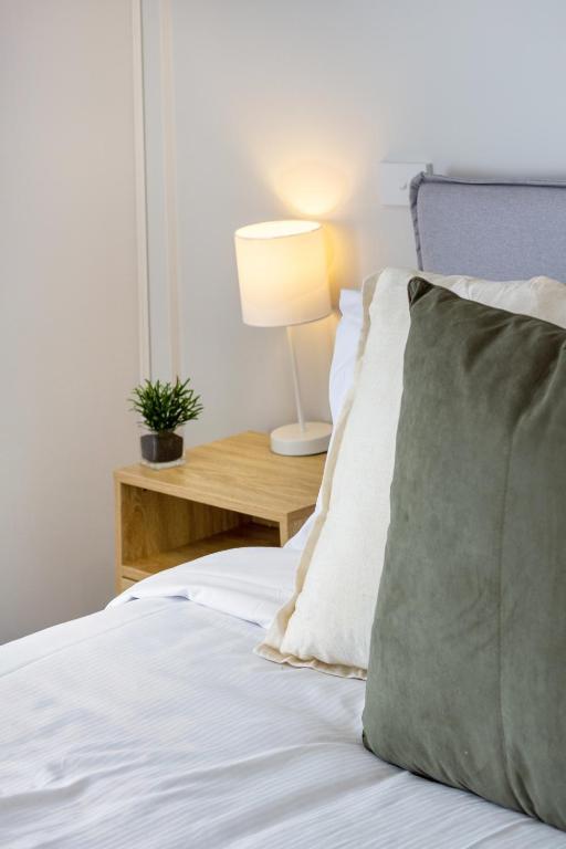 Central city home with carpark, sleeps 5 - Resim 35