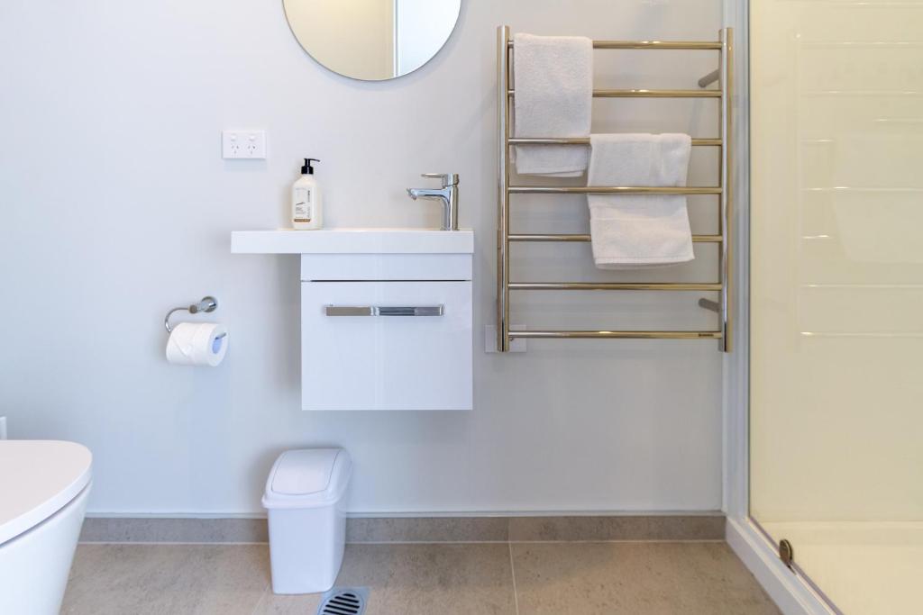 Central city home with carpark, sleeps 5 - Resim 36