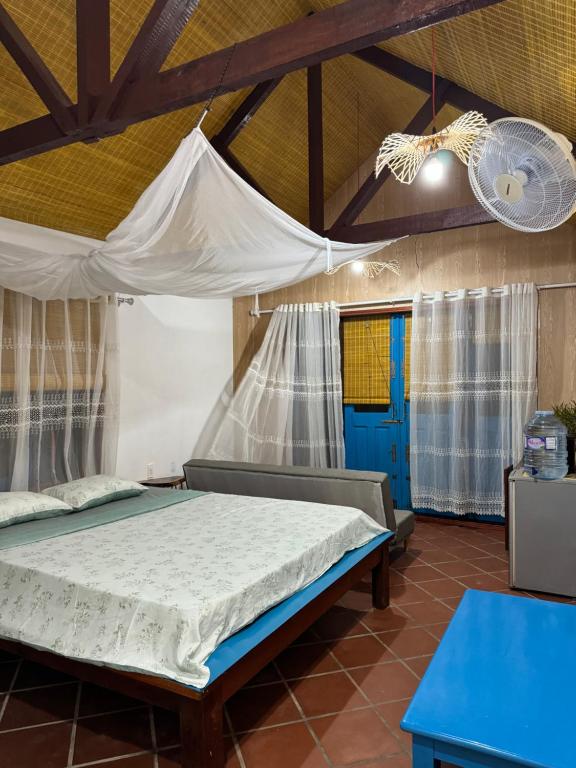 Postel nebo postele na pokoji v ubytování Phu Quoc Kim - Bungalow On The Beach