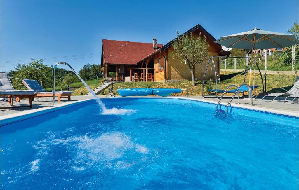 Bazén v ubytování Beautiful Home In Radakovo With Sauna nebo v jeho okolí