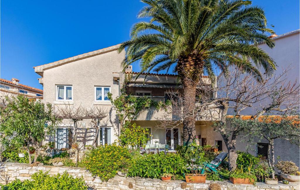 2 Bedroom Beach Front Apartment In Pula
