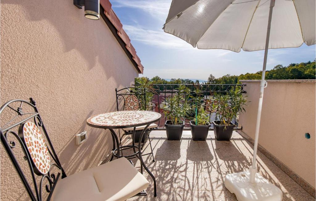 Balkón alebo terasa v ubytovaní 4 Bedroom Cozy Home In Matulji