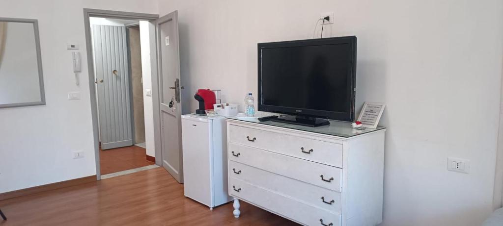 TV a/nebo společenská místnost v ubytování Velia's Home Casa Vacanze B&b