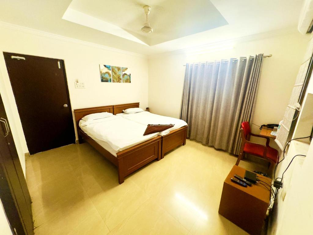 Postel nebo postele na pokoji v ubytování Cosy Banjara Guest House