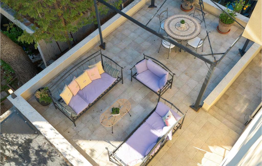 Patio alebo iná vonkajšia časť ubytovania Nice Home In Split With Sauna