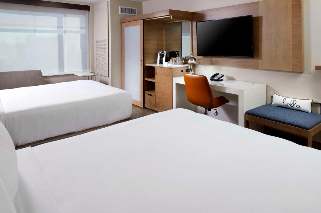 Postel nebo postele na pokoji v ubytování Cambria Hotel Phoenix Chandler - Fashion Center