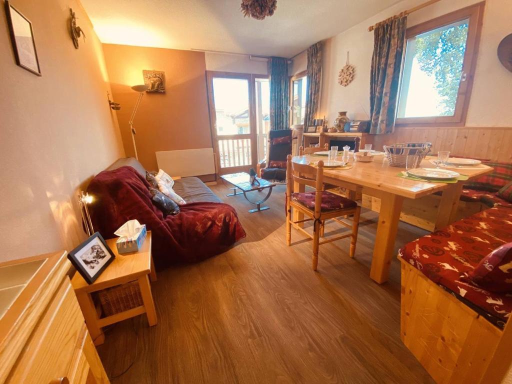 Posezení v ubytování Confortable appartement 6 pers, prox pistes, parking inclus - FR-1-757-131