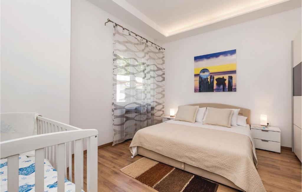 Posteľ alebo postele v izbe v ubytovaní Cozy Home In Viskovo With Wifi