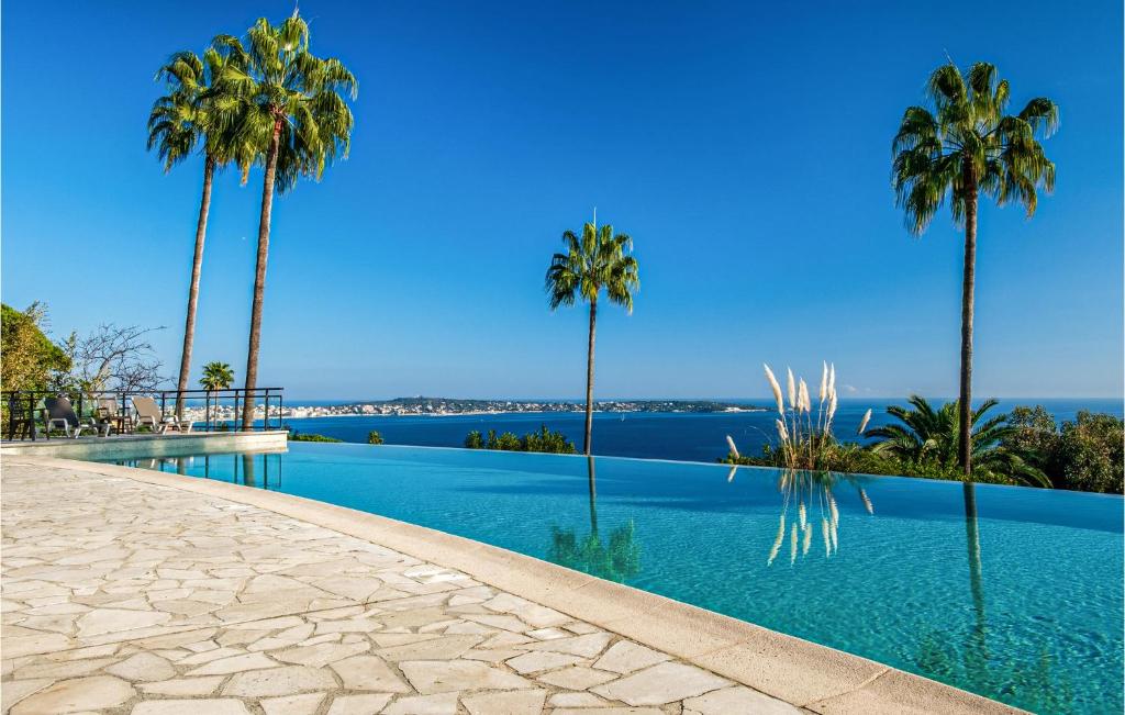 Piscina de la sau aproape de Cozy Apartment In Vallauris With Wifi