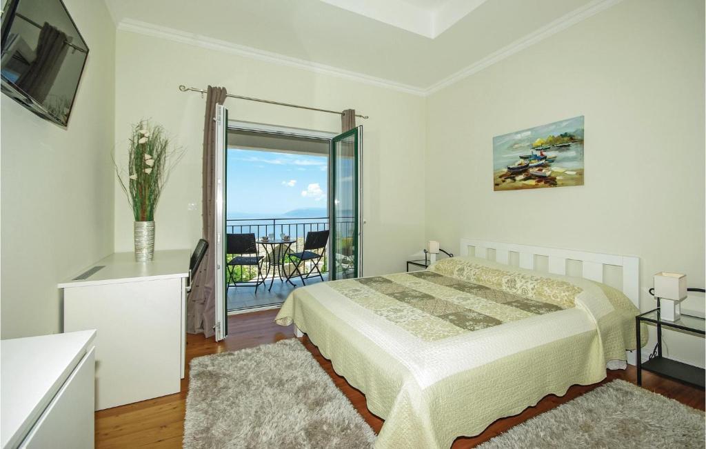 Posteľ alebo postele v izbe v ubytovaní Holiday Home Gornje Tucepi With Sea View 313