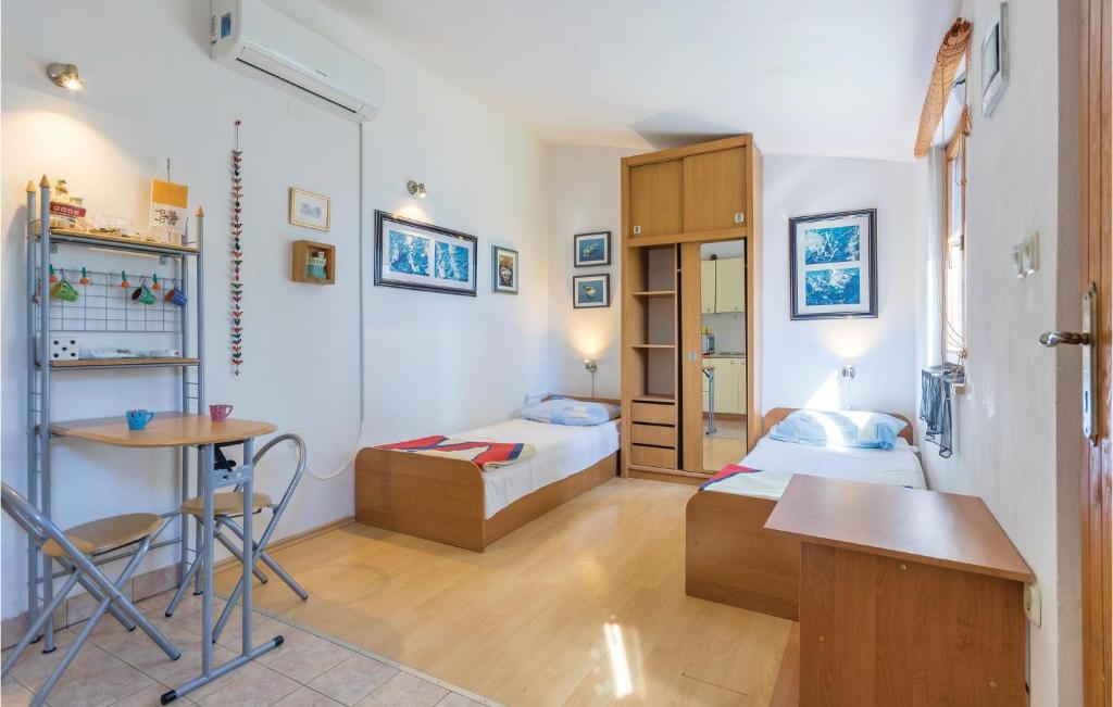Postel nebo postele na pokoji v ubytování Studio Holiday Home In Premantura