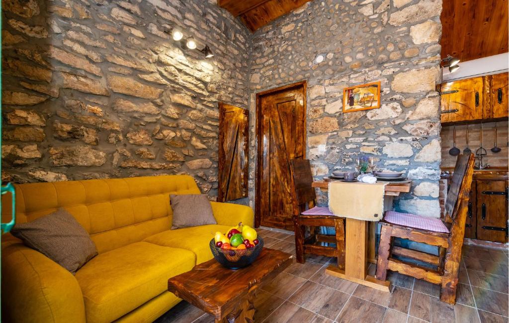Posedenie v ubytovaní Gorgeous Home In Zelengrad With Kitchen