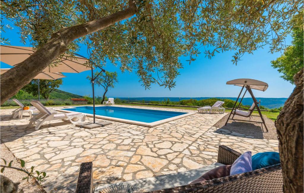 Bazén v ubytovaní Holiday Home Labin 42 alebo v jeho blízkosti