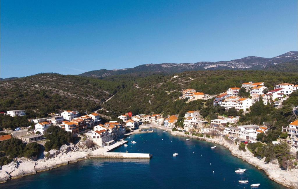 Φωτογραφία από το άλμπουμ του Two-Bedroom Holiday Home In Zavalatica σε Zavalatica