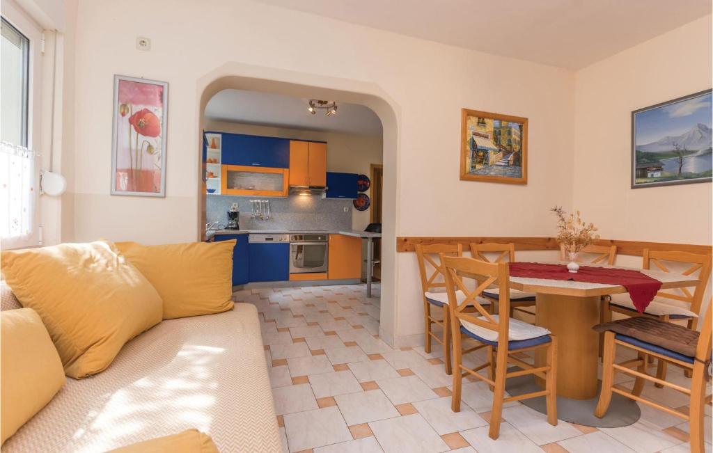 Kuchyňa alebo kuchynka v ubytovaní Apartment Donji Karin 10
