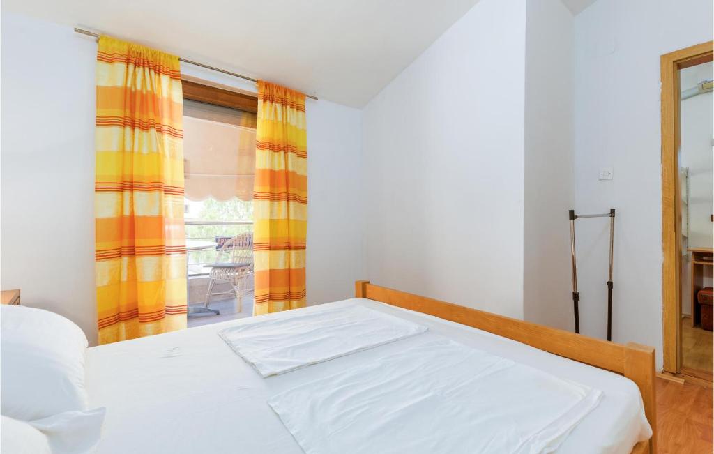 Posteľ alebo postele v izbe v ubytovaní 1 Bedroom Stunning Apartment In Fazana