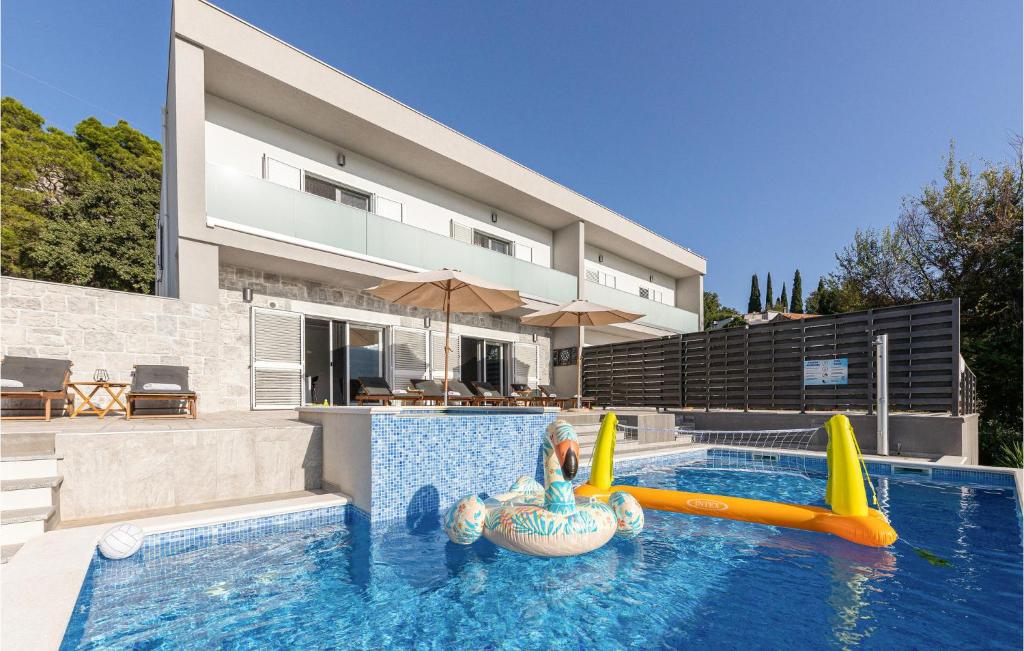 Lovely Home In Srinjine With Jacuzzi