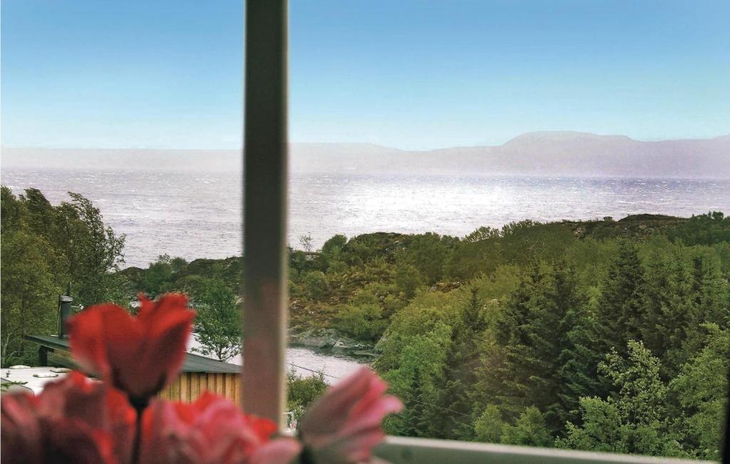 Imagen de la galería de 2 Bedroom Cozy Apartment In Sandstad, en Skipnes