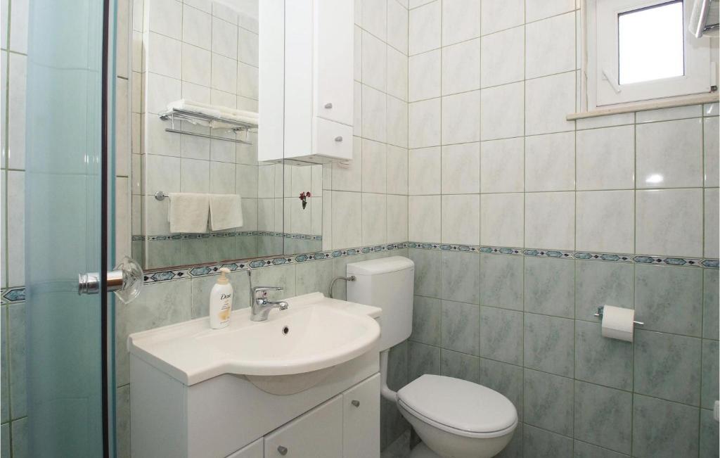 Kúpeľňa v ubytovaní Holiday Home Zastrazisce With Sea View 04