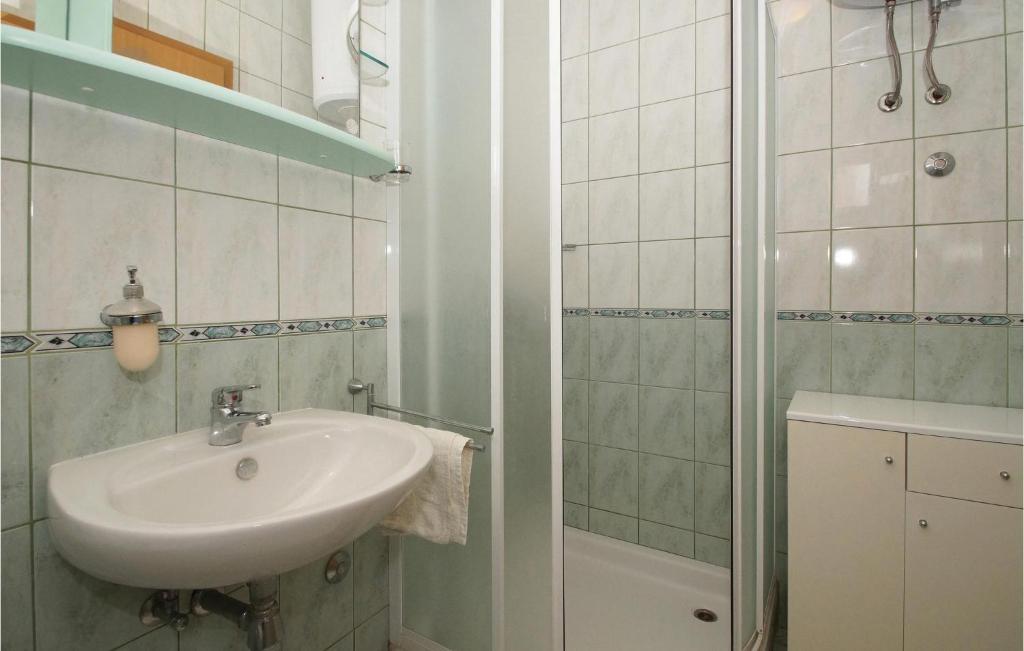 Kúpeľňa v ubytovaní Holiday Home Zastrazisce With Sea View 04