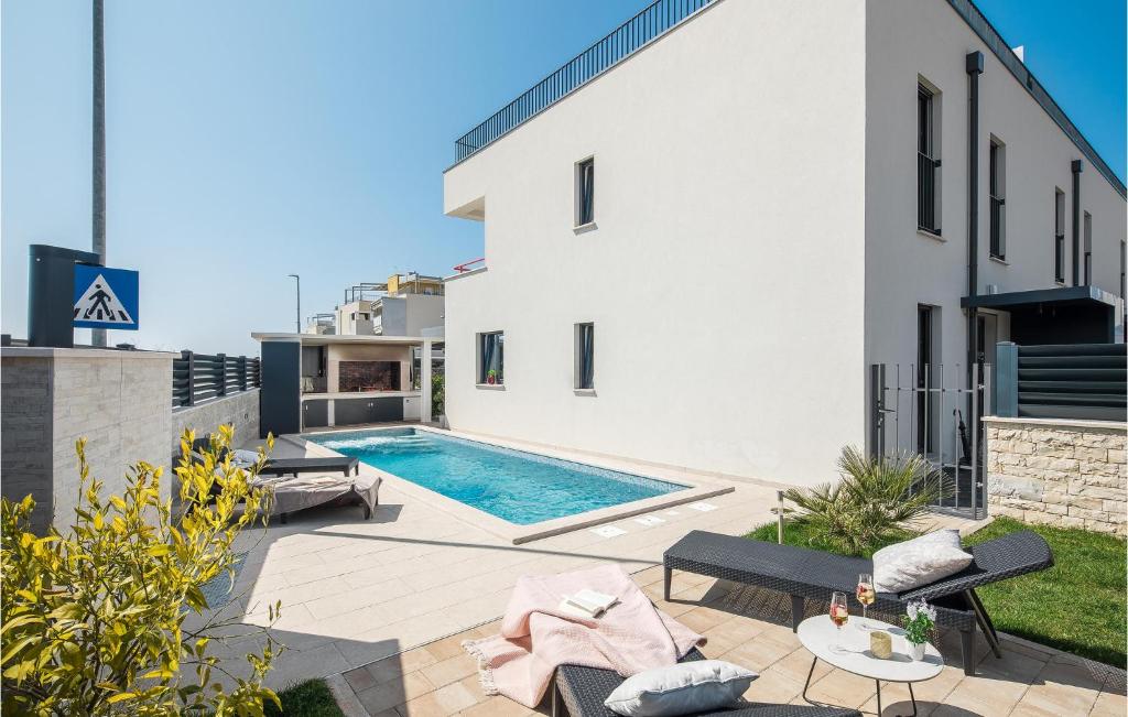 Stunning Home In Novigrad With Jacuzzi