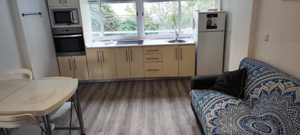 Kuchyňa alebo kuchynka v ubytovaní Apartment Molinos Relax