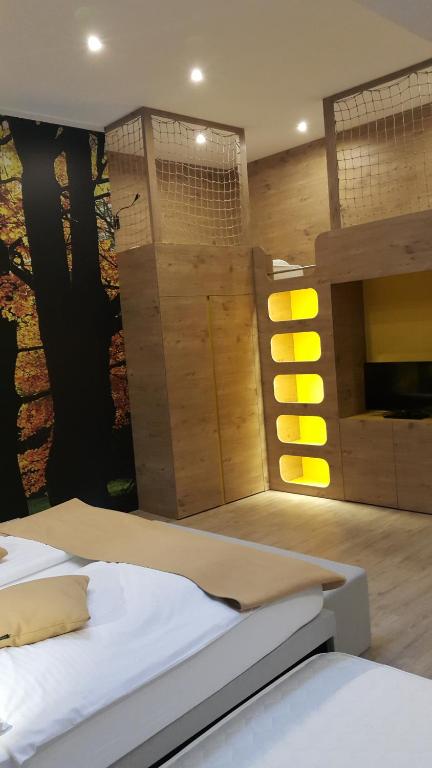 Postel nebo postele na pokoji v ubytování Hotel Emonec