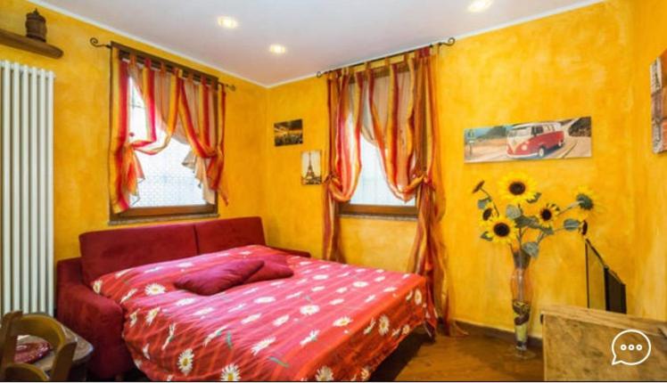 Postel nebo postele na pokoji v ubytování Wallace Apartment