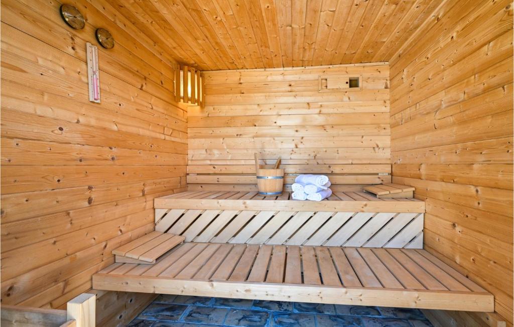 Posteľ alebo postele v izbe v ubytovaní Awesome Home In Zagreb With Sauna