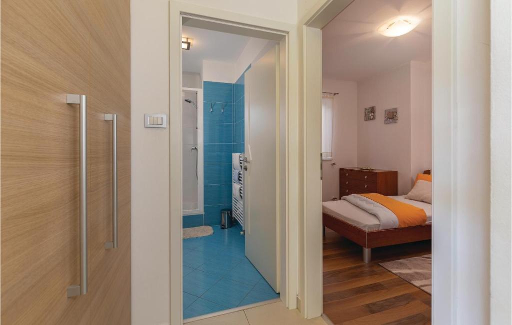 Łóżko lub łóżka w pokoju w obiekcie Apartment Labin Duga Luka