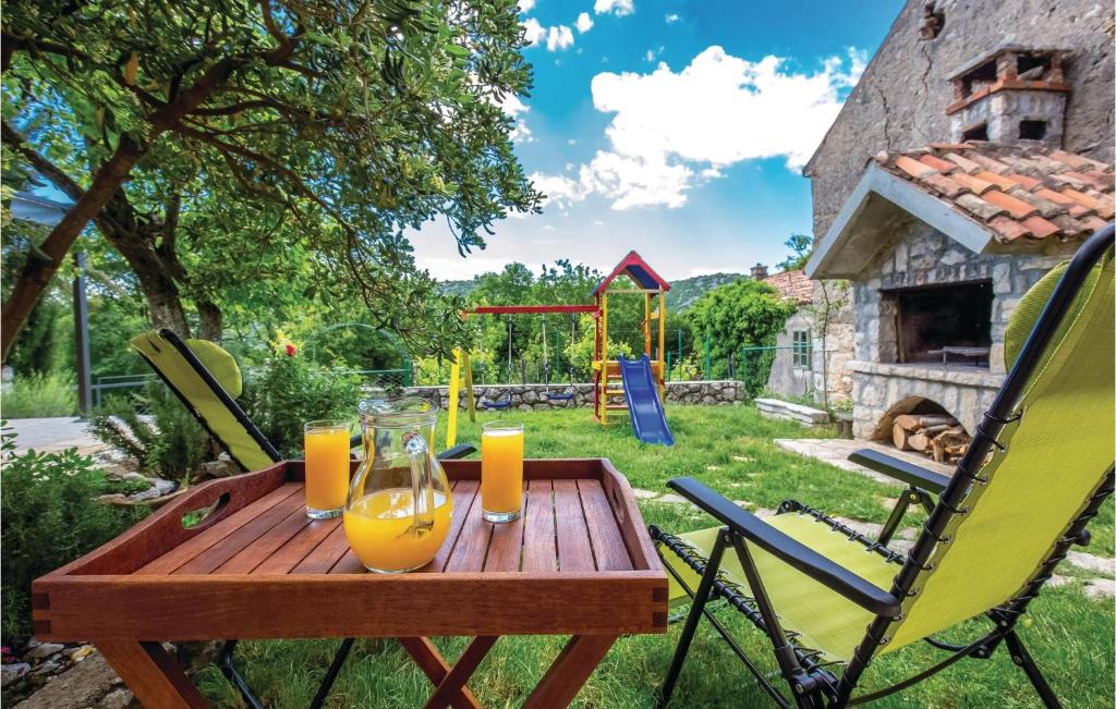 Zahrada ubytování 4 Bedroom Cozy Home In Krizisce