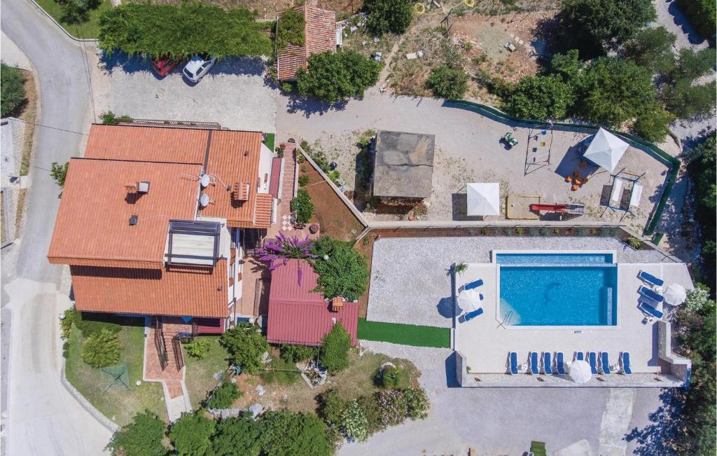 Basen w obiekcie 3 Bedroom Cozy Apartment In Labin lub w pobliżu