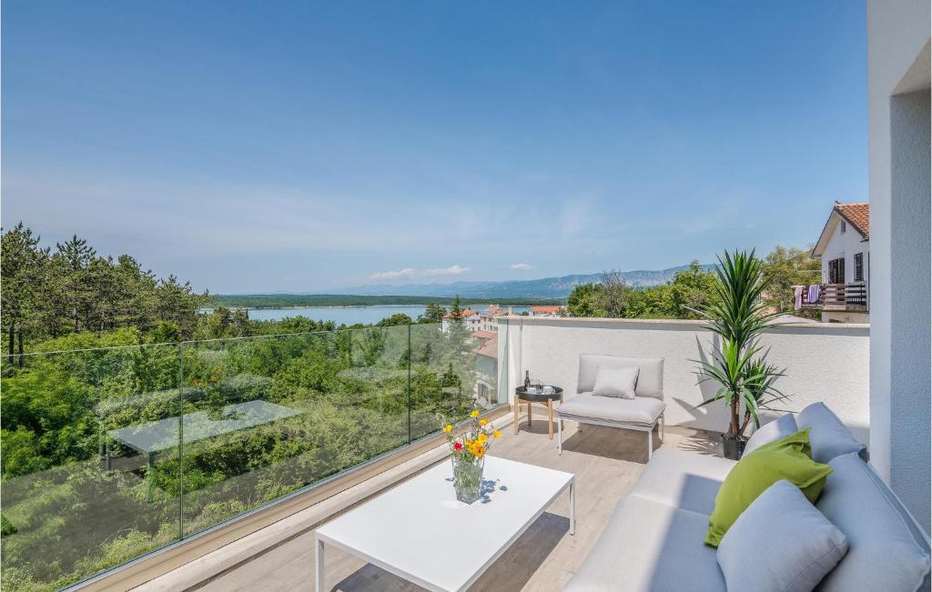 3 Bedroom Gorgeous Home In Klimno