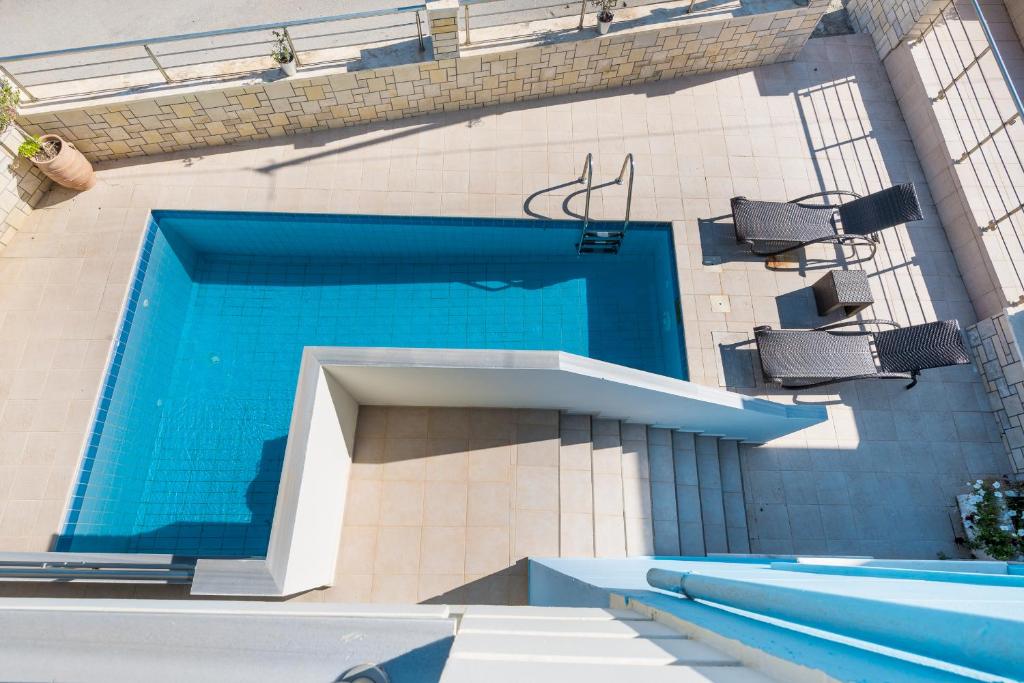 Bazén v ubytovaní Kronos Villas alebo v jeho blízkosti