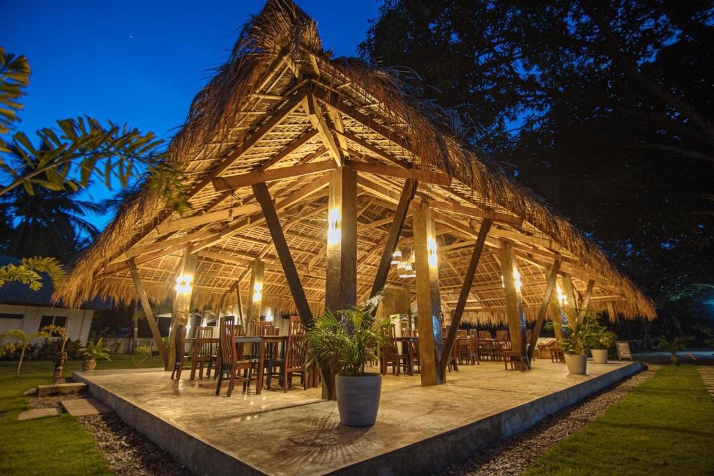 Zahrada ubytování Solaj Dive and Beach Resort Zamboanguita