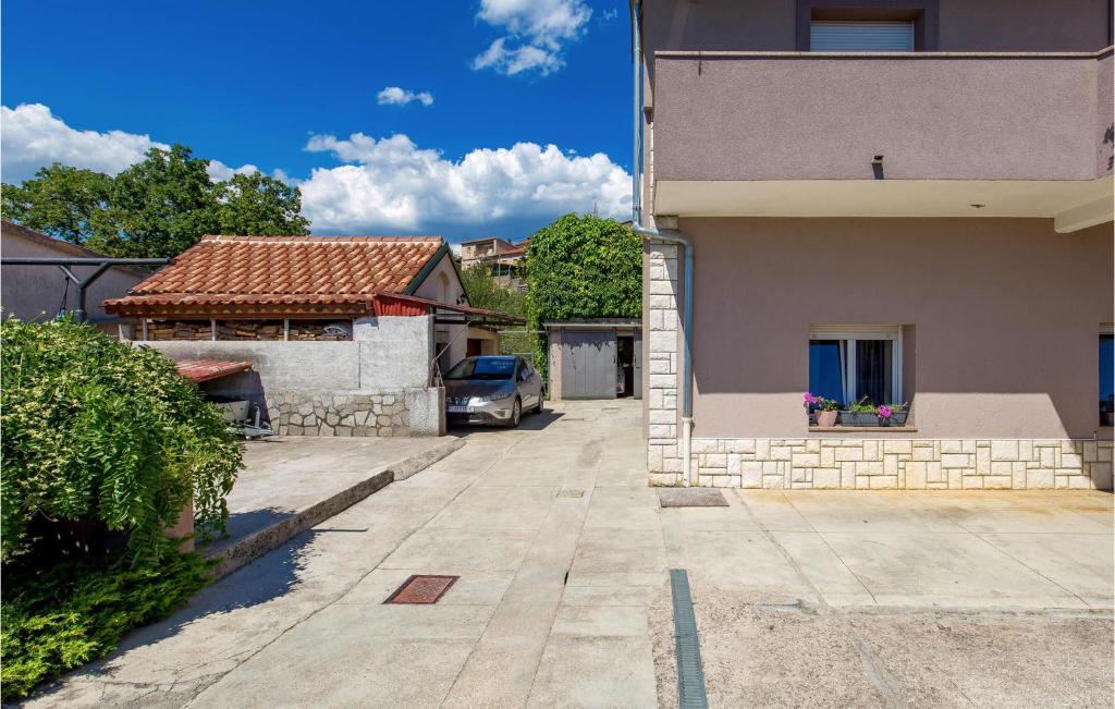Budova, v ktorej sa apartmán nachádza