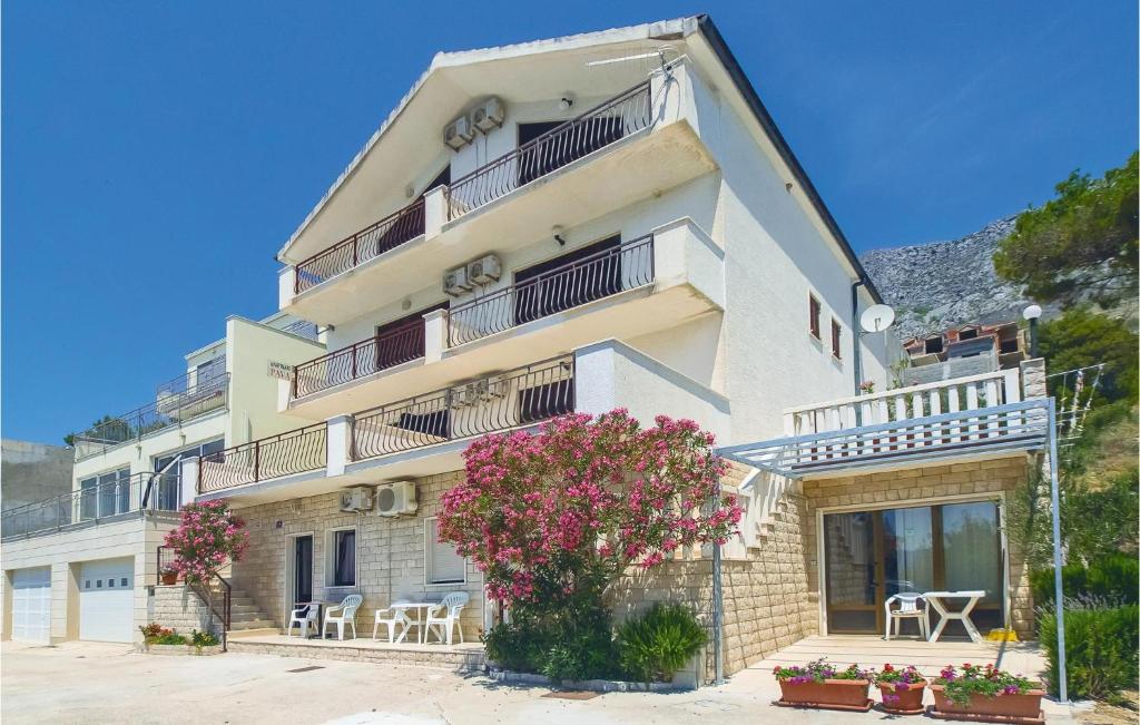 Two-Bedroom Apartment In Lokva Rogoznica