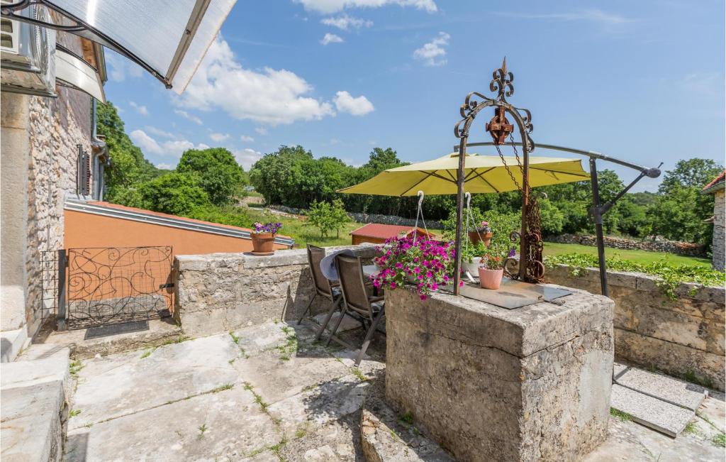 Beautiful Home In Putini With Kitchen