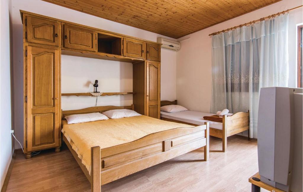 Posteľ alebo postele v izbe v ubytovaní Beautiful Apartment In Starigrad