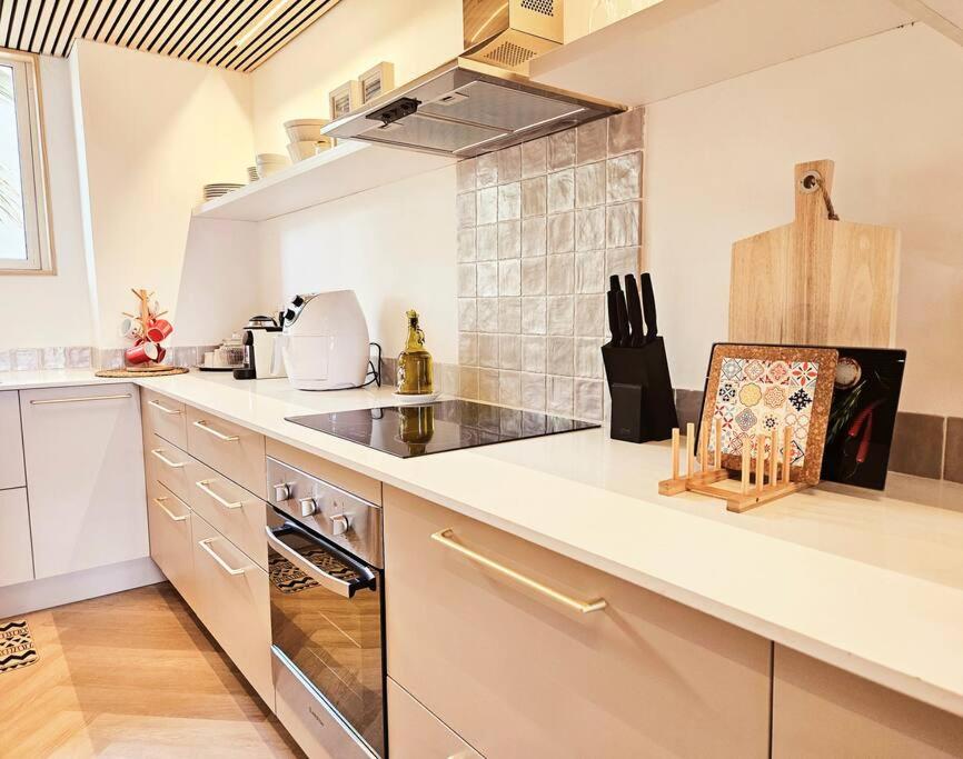 Seaside 3 suites Penthouse with Pool Gym & BBQ Terrace — photo 39